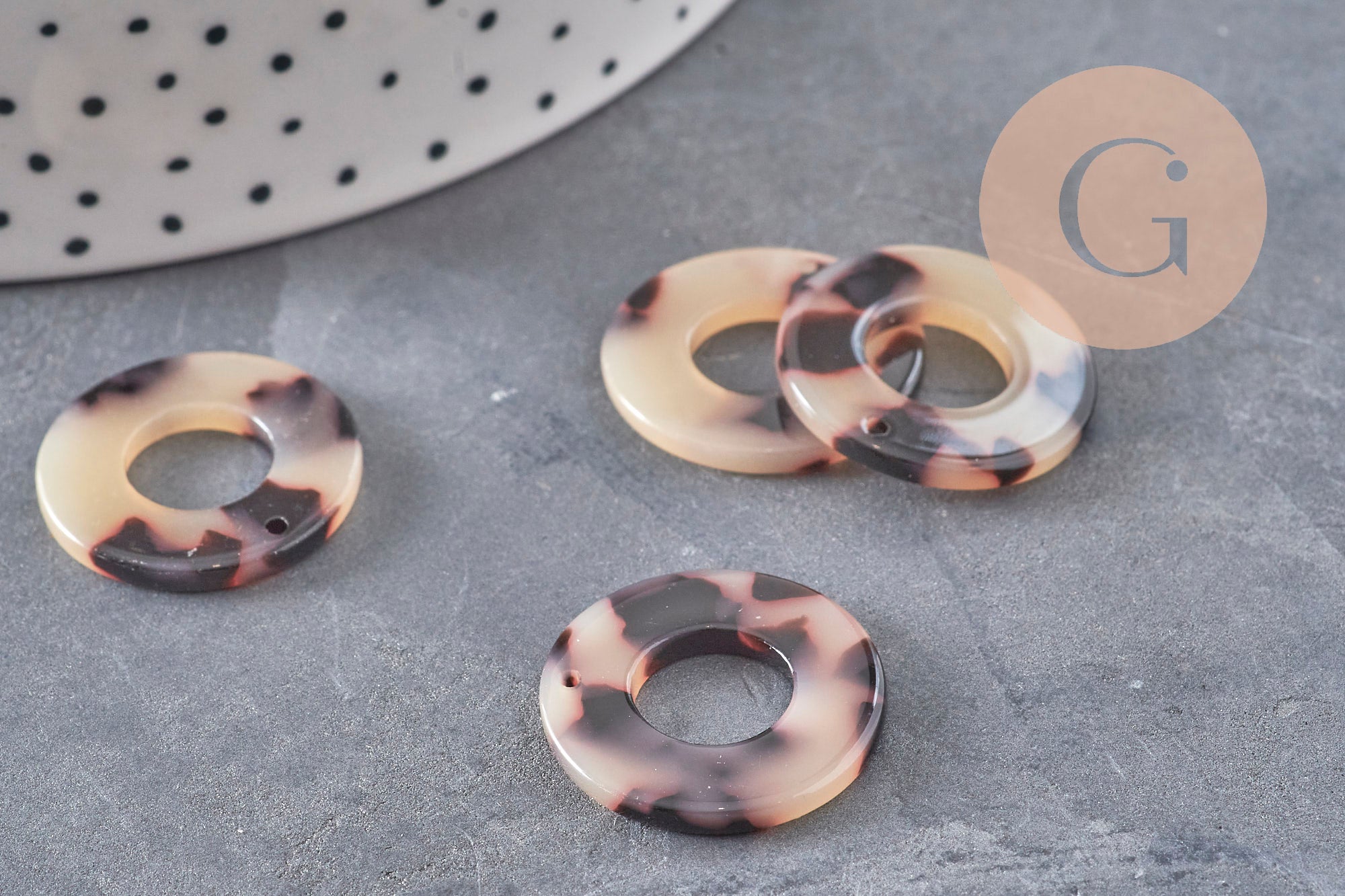 Pendentif cercle beige acétate,perle acétate,connecteur plastique,21.5mm, x2 (G2704)