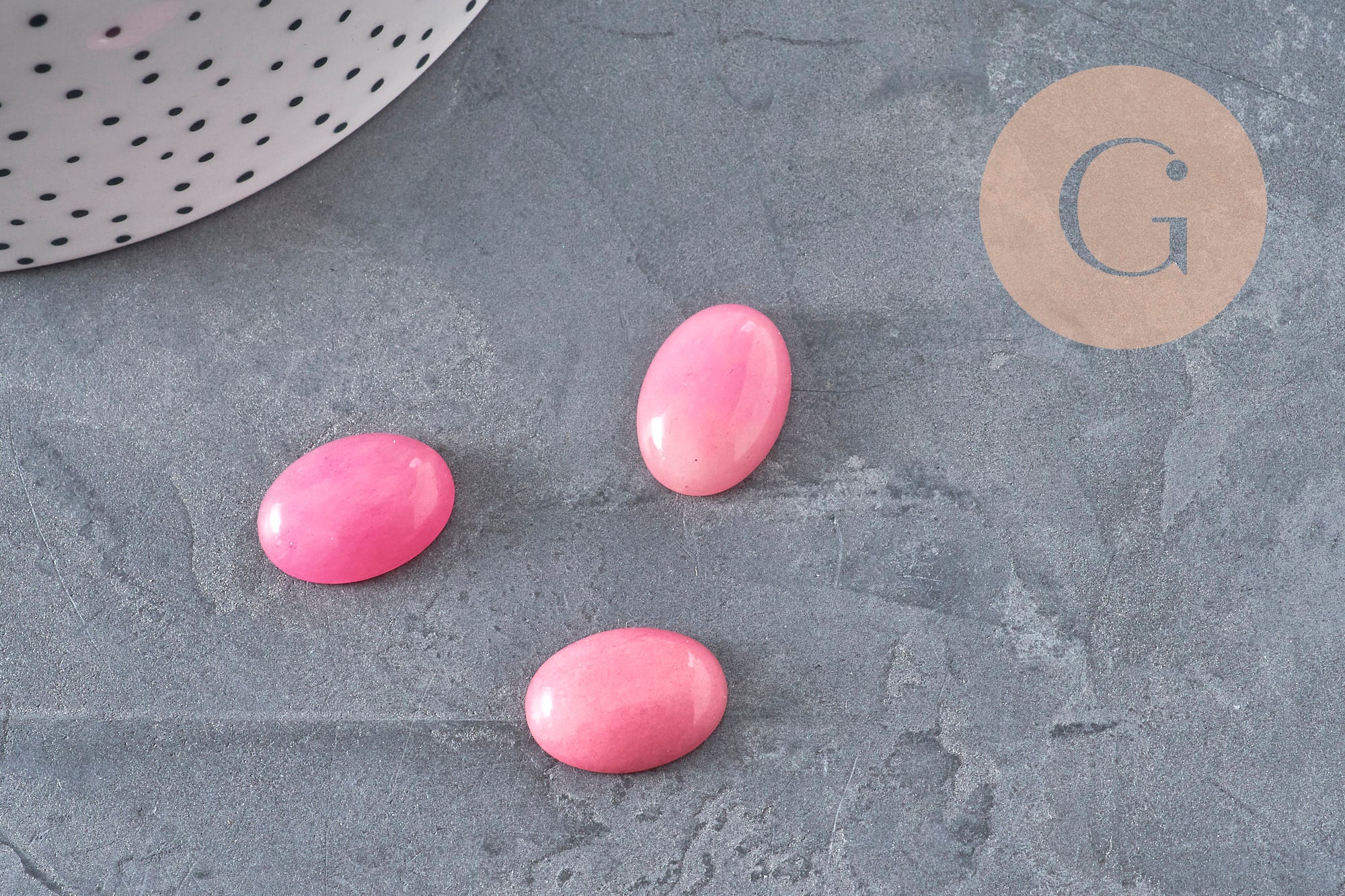 Cabujón ovalado de jade natural teñido de rosa, 18 x 13 mm, x1 (G2079)