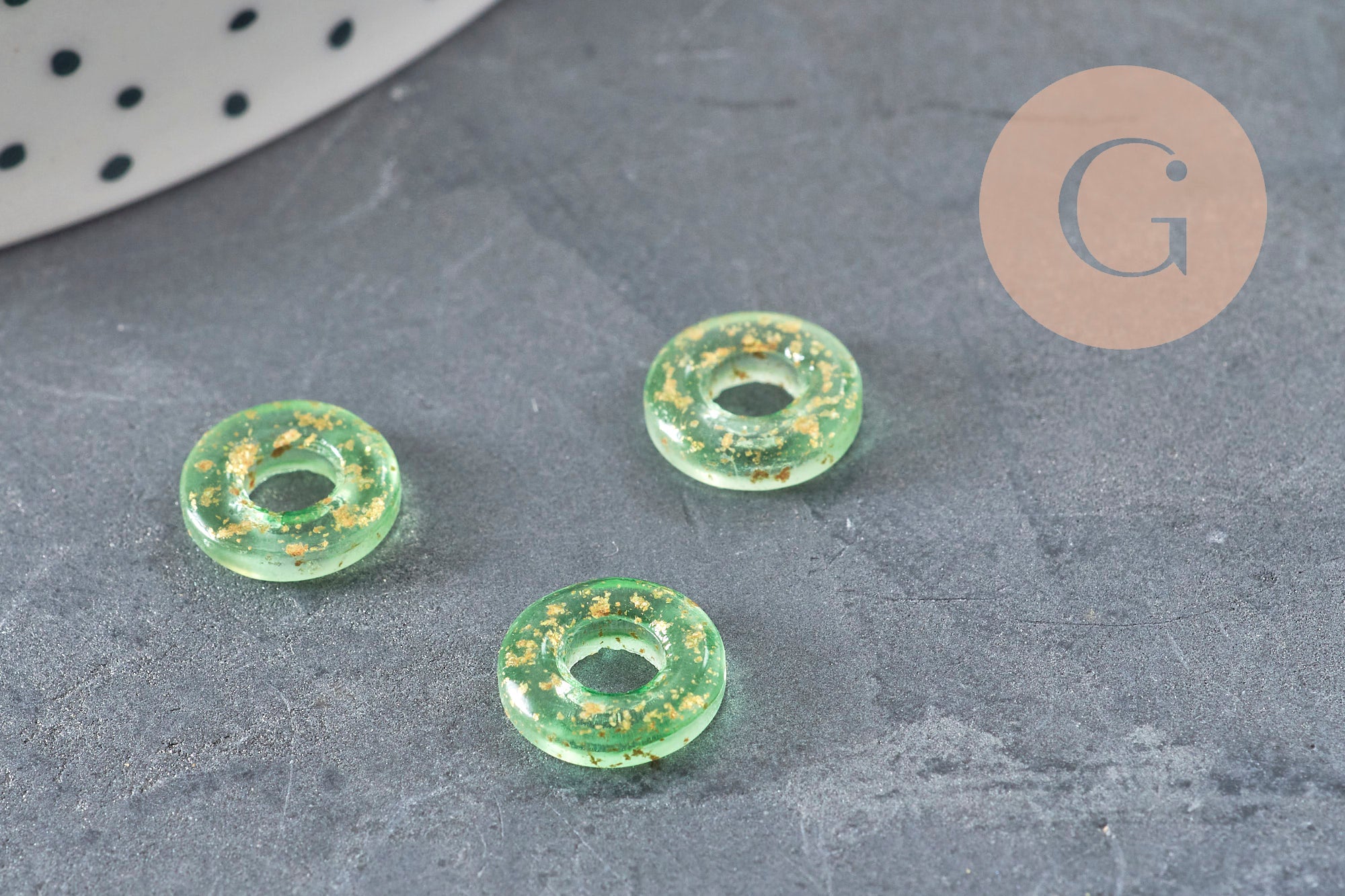 Colgante de donut de vidrio verde y pan de oro, un colgante de vidrio redondo para sus creaciones de joyería, 15x3 mm, x 10, G3300