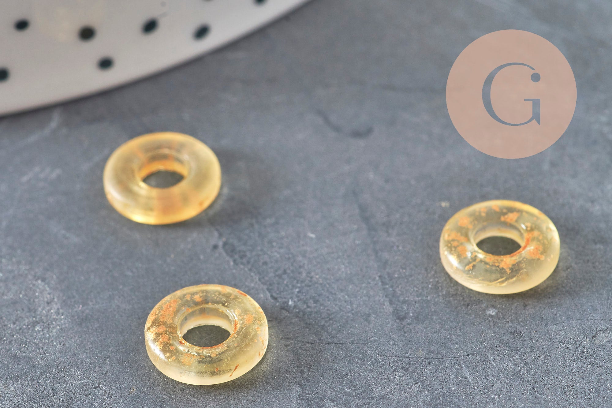 Yellow glass and gold leaf donut pendant, a round glass pendant for your jewelry creations, 15x3mm, x 10 (3.5g) G3505