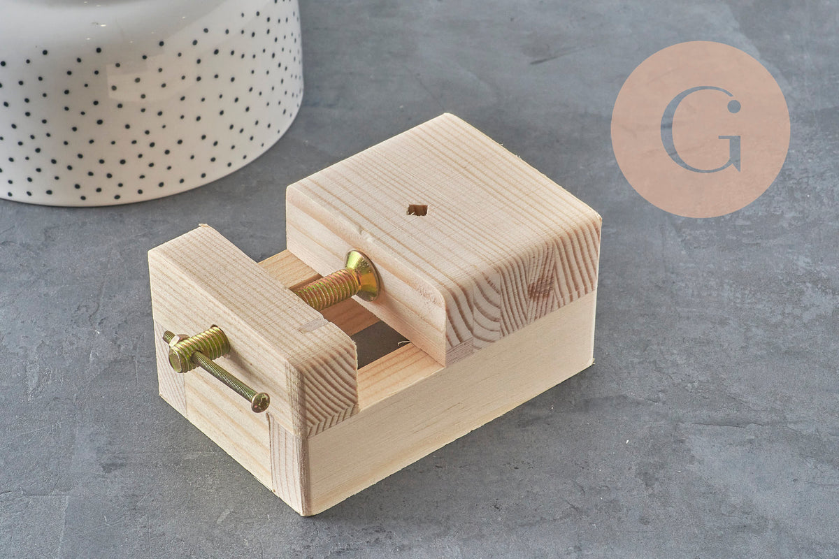 Wood vice, jewelry tool, jewelry making, a tool that holds your piece, clamp, woodworking, x1 G3350