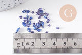 Sable chips verre bleu métal 1.5~2mm non percé, x10gr (G0875)