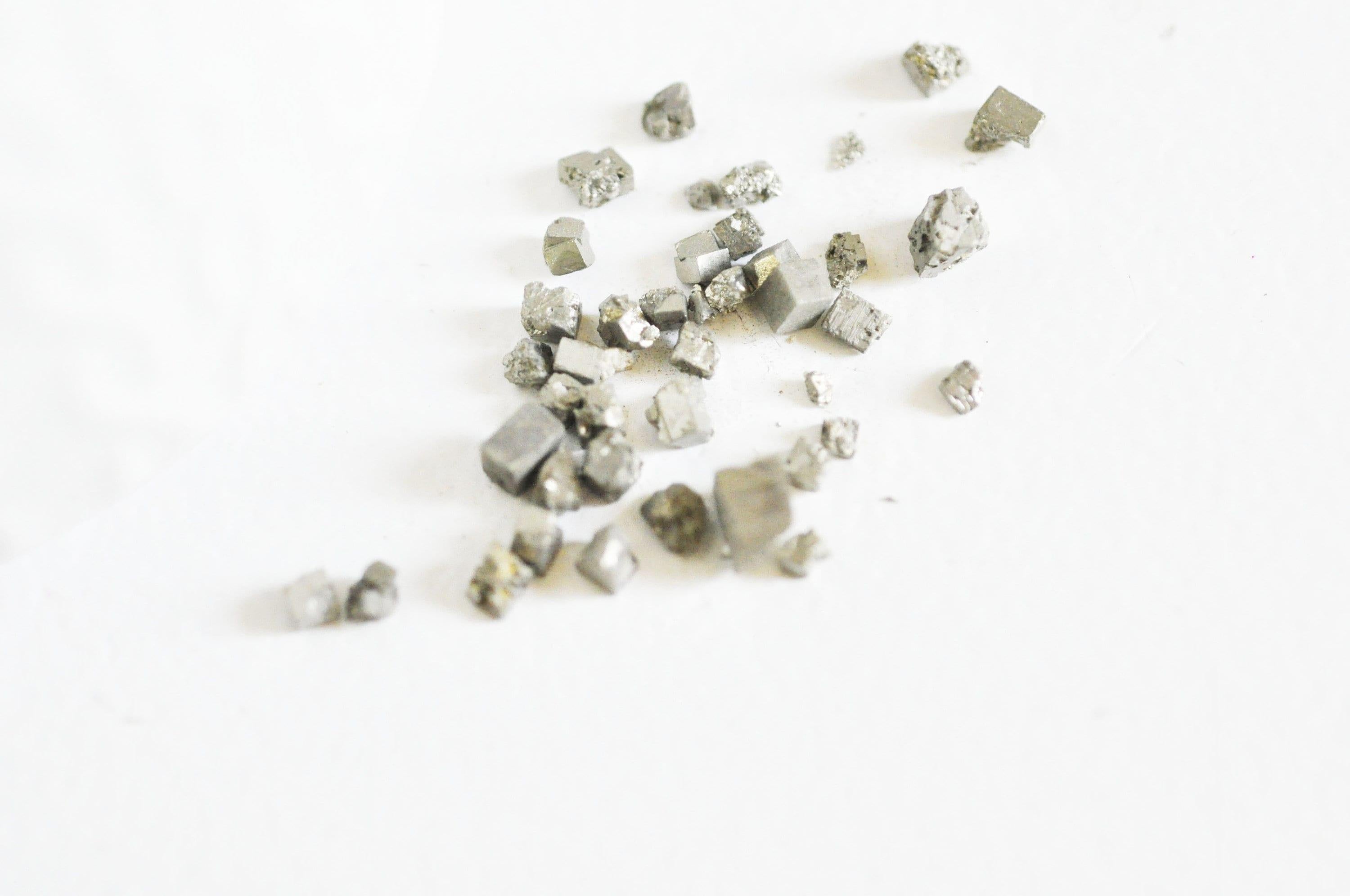 Sable cube Pyrite naturelle 2~5mm non percé, x20gr (G3676)