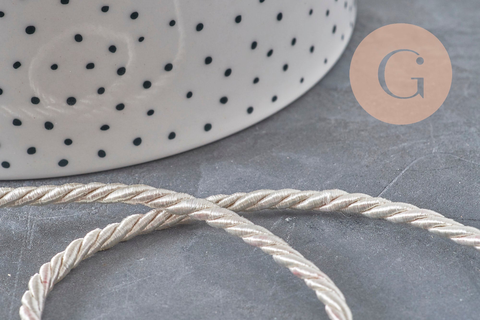 Cordón satinado trenzado beige 3 mm, x1 metro (G2319)