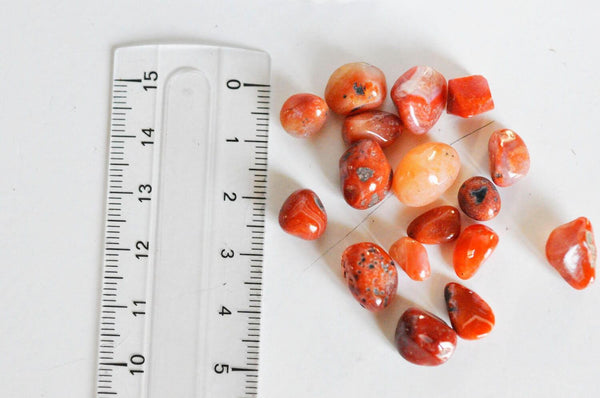 cornaline rouge orange naturelle brute roulée, x20 grammes (G0246)