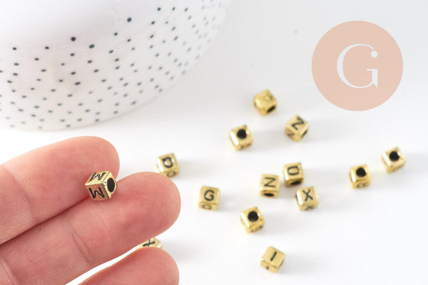 perle carré Lettre Alphabet plastique doré, plastique lettre,création bracelet mots,6mm, x 10Gr (G2097)