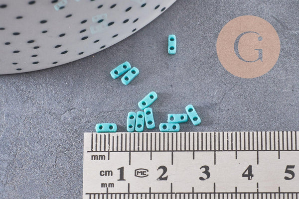 perles rocaille verre rectangle bleu turquoise façon tila, 2mm,2 trous, x50 (1.2 Gr) (G4603)