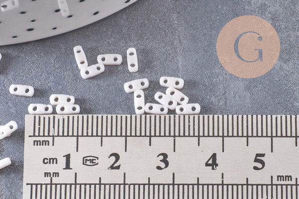 perles rocaille verre rectangle rose très clair opaque, perle carré création bracelet, perle tila, 2mm,2 trous, x50 (1.2 Gr) (G4605)