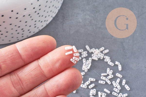 perles rocaille verre rectangle rose très clair opaque, perle carré création bracelet, perle tila, 2mm,2 trous, x50 (1.2 Gr) (G4605)