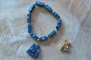 Crea una pulsera con hilo elástico
