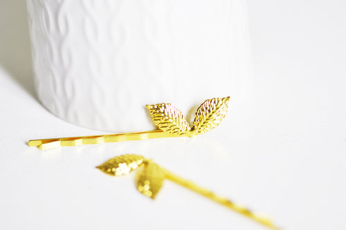 Accesorios para el cabello de metal dorado.