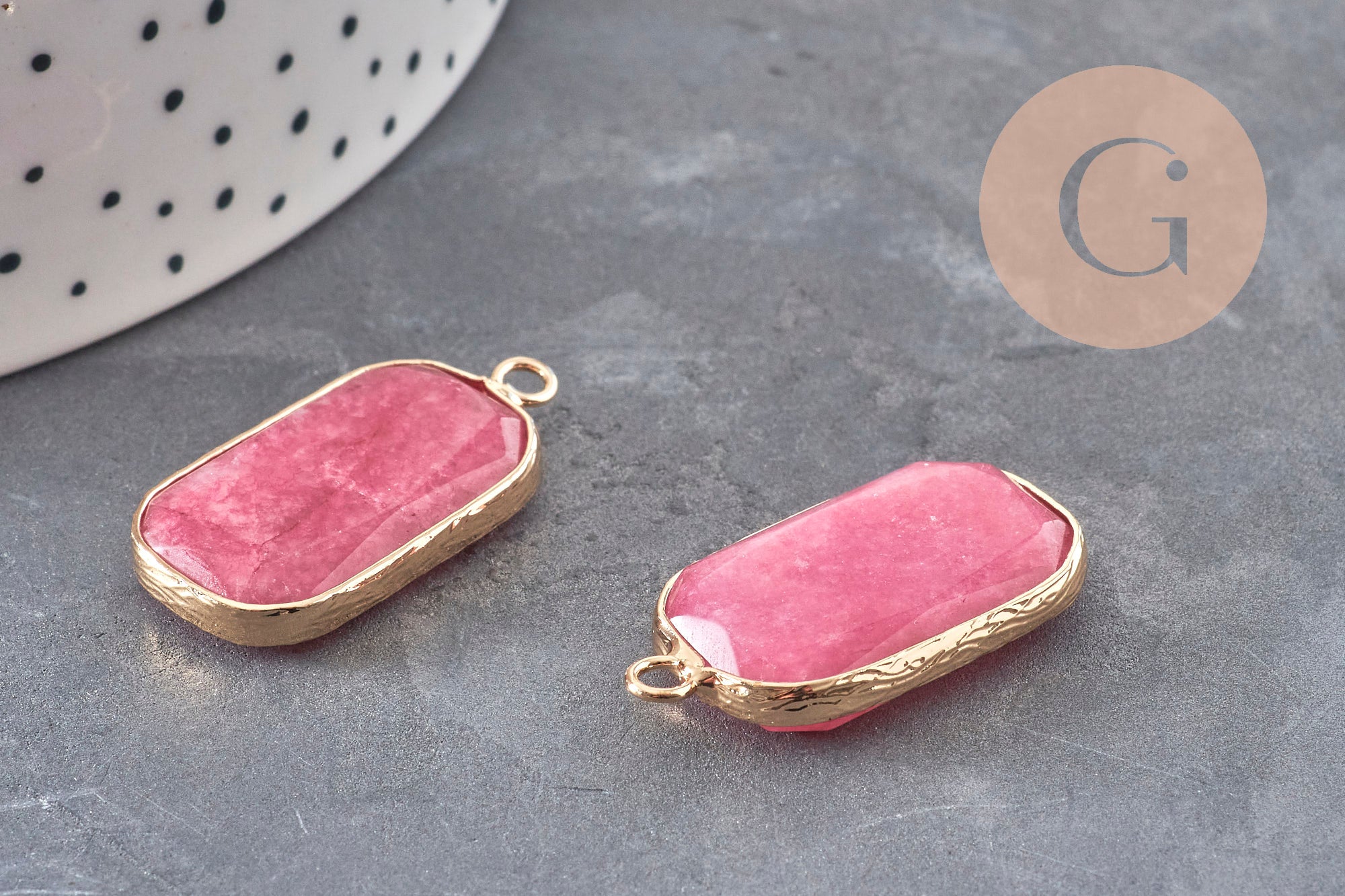 Pendentif rectangle jade naturel rose facettes laiton doré 31mm, x1 (G11043)