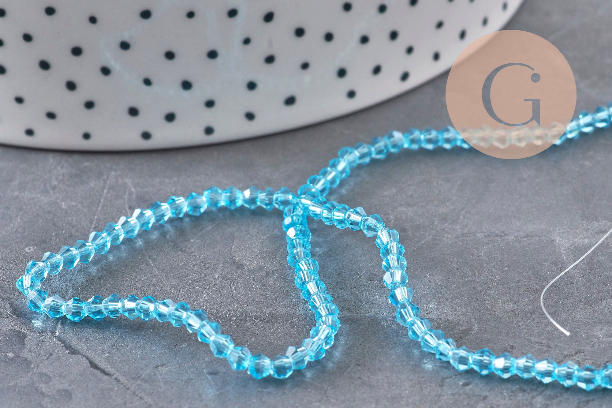 Perles cristal toupies à facette bleu transparent 3-3.3mm, x1 fil de 38cm (G11112)