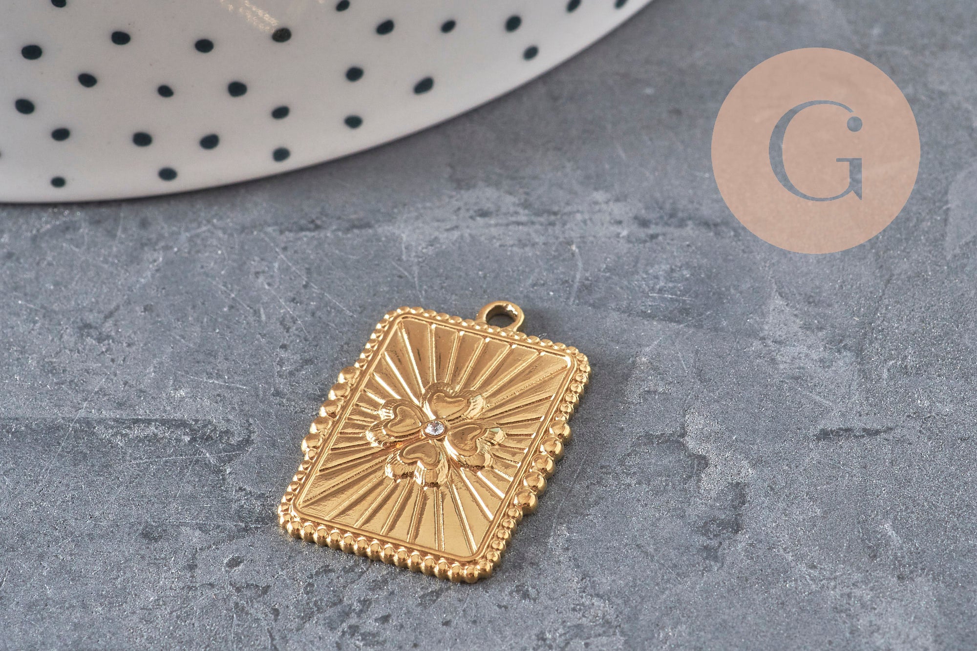 Pendentif rectangle trèfle 4 feuilles acier doré zircon 25mm, x1 (G11276)