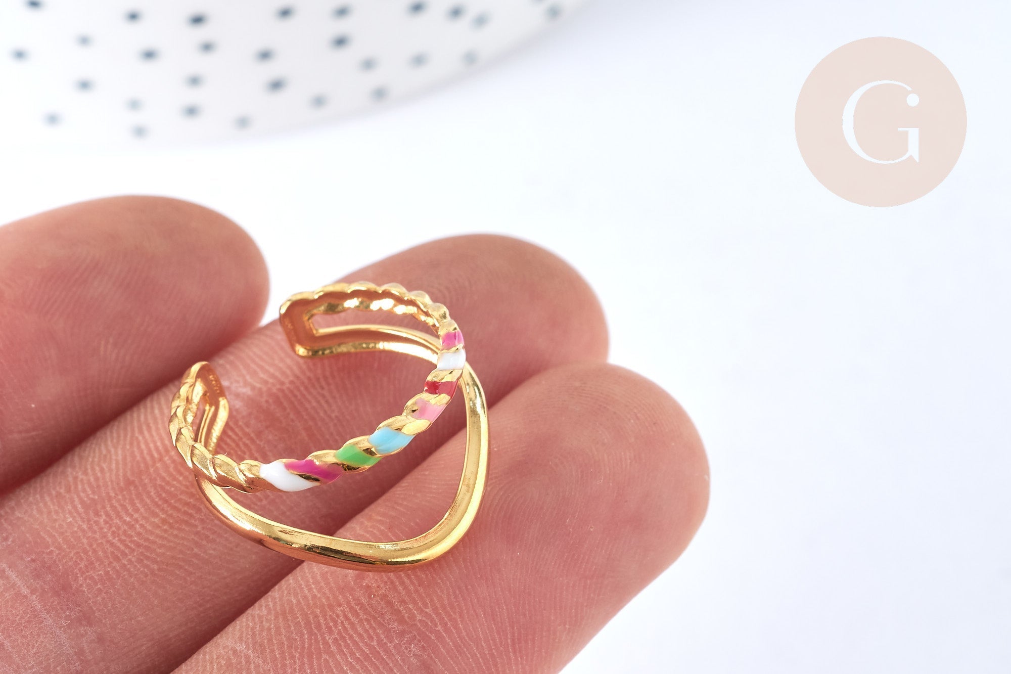 Bague fine réglable V acier inoxydable doré émail multicolore Taille 54, x1 (G7004)