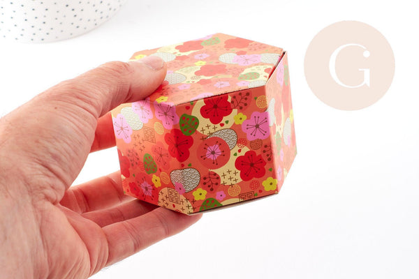Boite haxgonale cadeau motif japonisant carton 7.65x8.8cm, x1 (G6288)