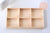 Boite rangement perles en bois massif rectangulaire 6 cases, longueur 17cm, x1 (G5575)
