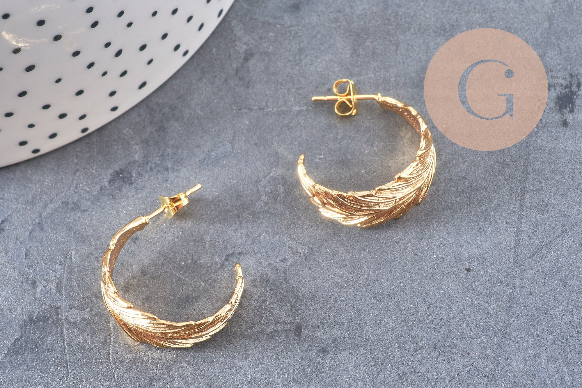Boucles créoles feuille laiton doré 18k 24mm, la paire (G0916)