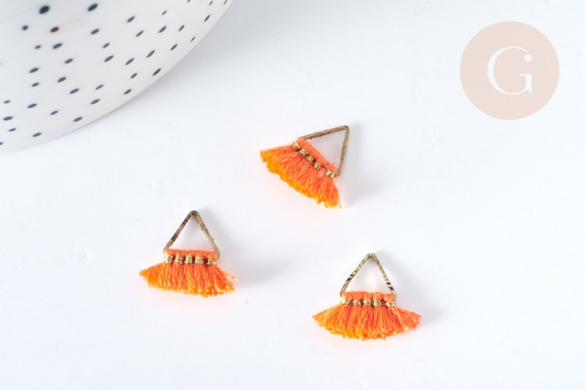 Breloque Pompon orange polyestère laiton doré 15mm, x1 (G8216)