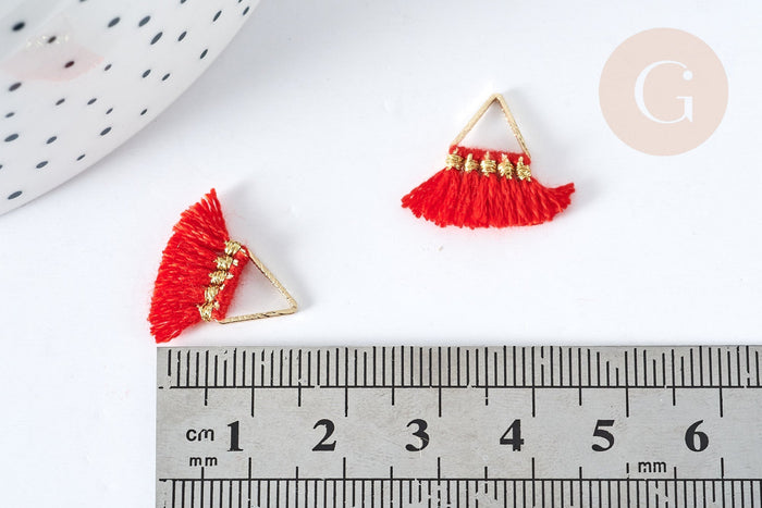 Breloque Pompon rouge polyestère laiton doré 15mm,décoration pompon, pompon boucles,fabrication bijoux bohème, x1 (G8218)