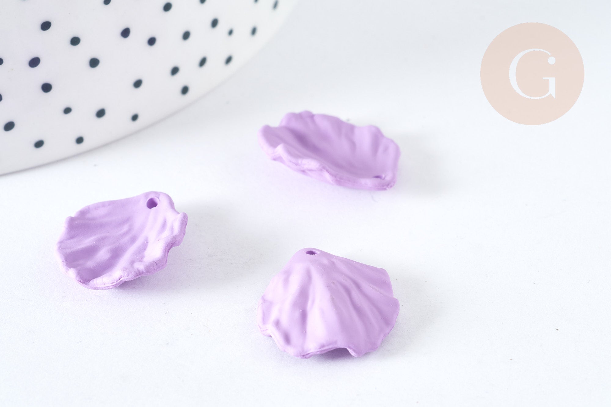 Breloque coquillage violet pastel acrylique effet caoutchouc 20 mm, perles plastique, x5 (G7300)
