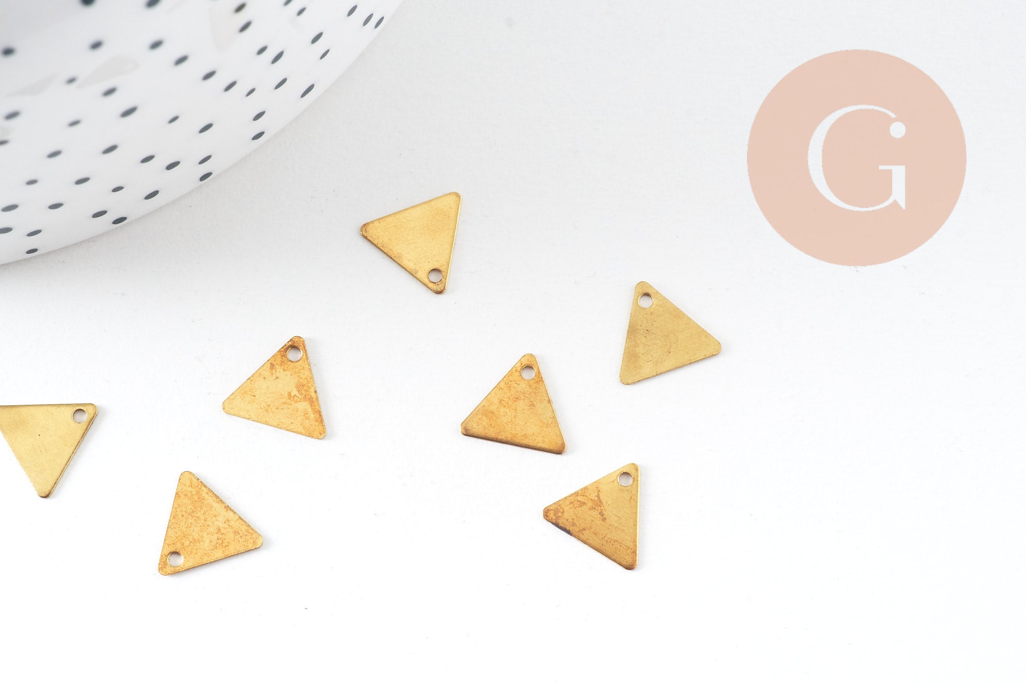 Breloque triangle 1 trou laiton brut pendentif sans nickel, pendentif géométrique,9mm, x50 (8.8gr) (G2481)