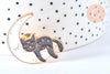 Broche pins chat noir et lune blanche doré émail 30mm,broche dorée, décoration veste,x1 G6799