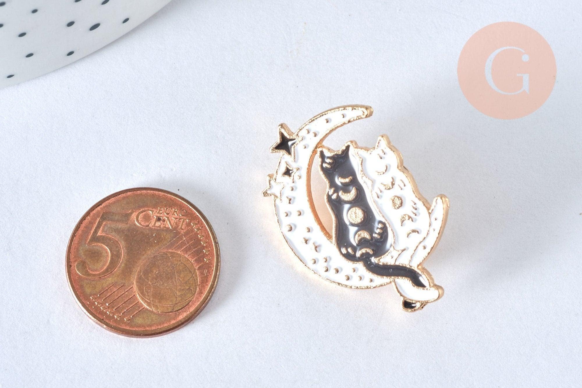 Broche pins chats noir et blanc et lune blanche doré émail 31.5mm, x1 (G6800)