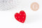 Broche pins coeur laiton doré émaillé rouge à pois 29mm, x1 (G5240)