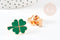 Broche trèfle à 4 feuilles zamac doré émail vert 23mm, x1 (G9207)
