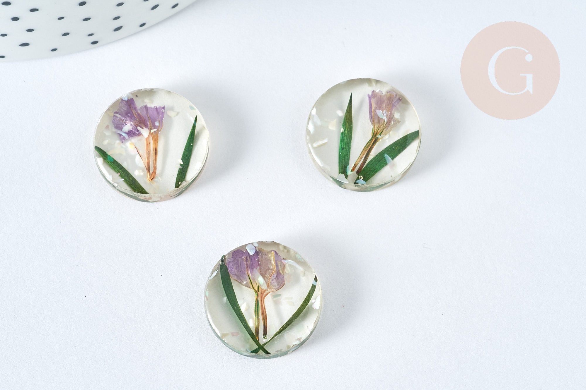 Cabochon Rond résine fleurs séchées et nacre 20mm, x1 (G7443)