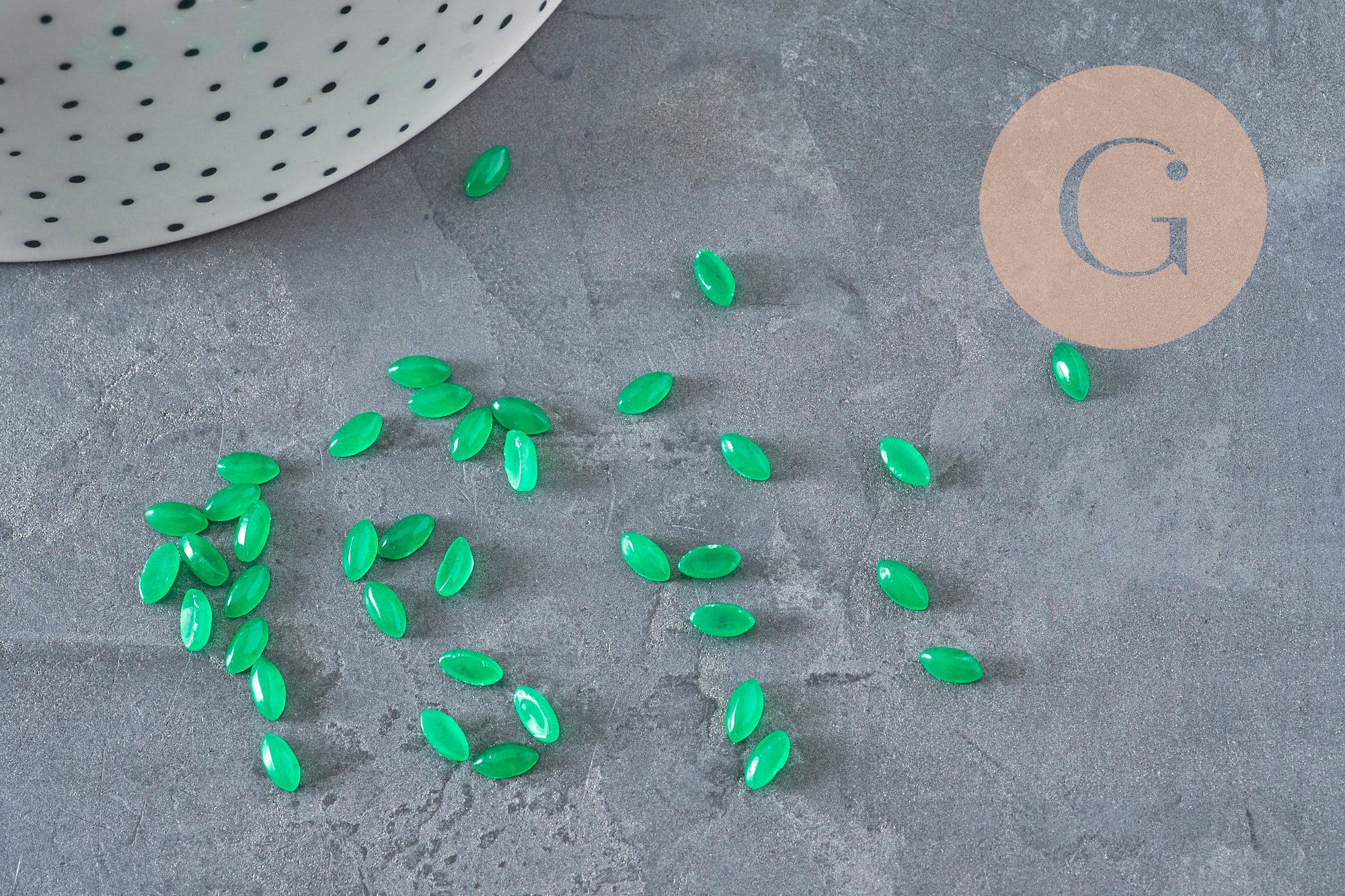 Cabujón marquesa navette jade natural verde 6x3mm, x1 (G11242)