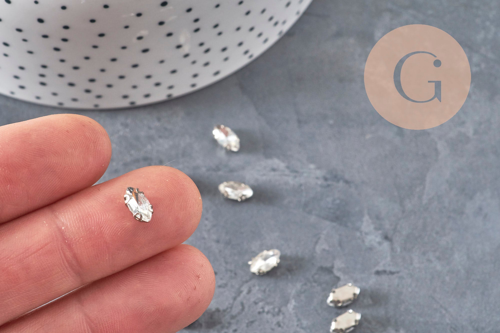 10x Platinum Plated Brass Shuttle Clear Crystal Cabochon, 8x4mm (G11191)
