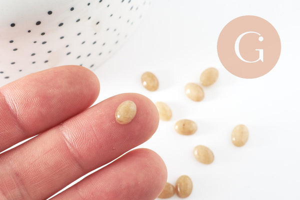 Cabochon ovale jade naturel jaune clair 8x6mm, x1 (G10126)