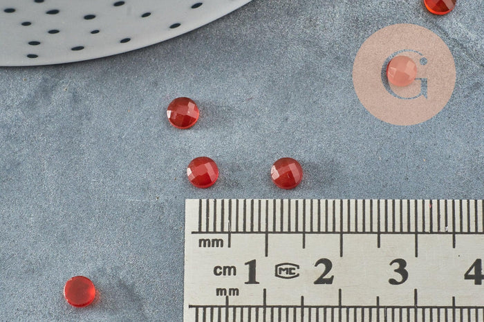 Cabochon rond cornaline naturelle orange facetté 4mm, x1 (G9387)