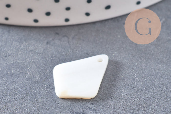 Charm losange nacre blanche naturelle 20mm, x 10 (G1062)