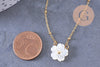 Collier fleur nacre naturelle chaine acier inoxydable doré PVD 18k 45cm, x1 (10581)