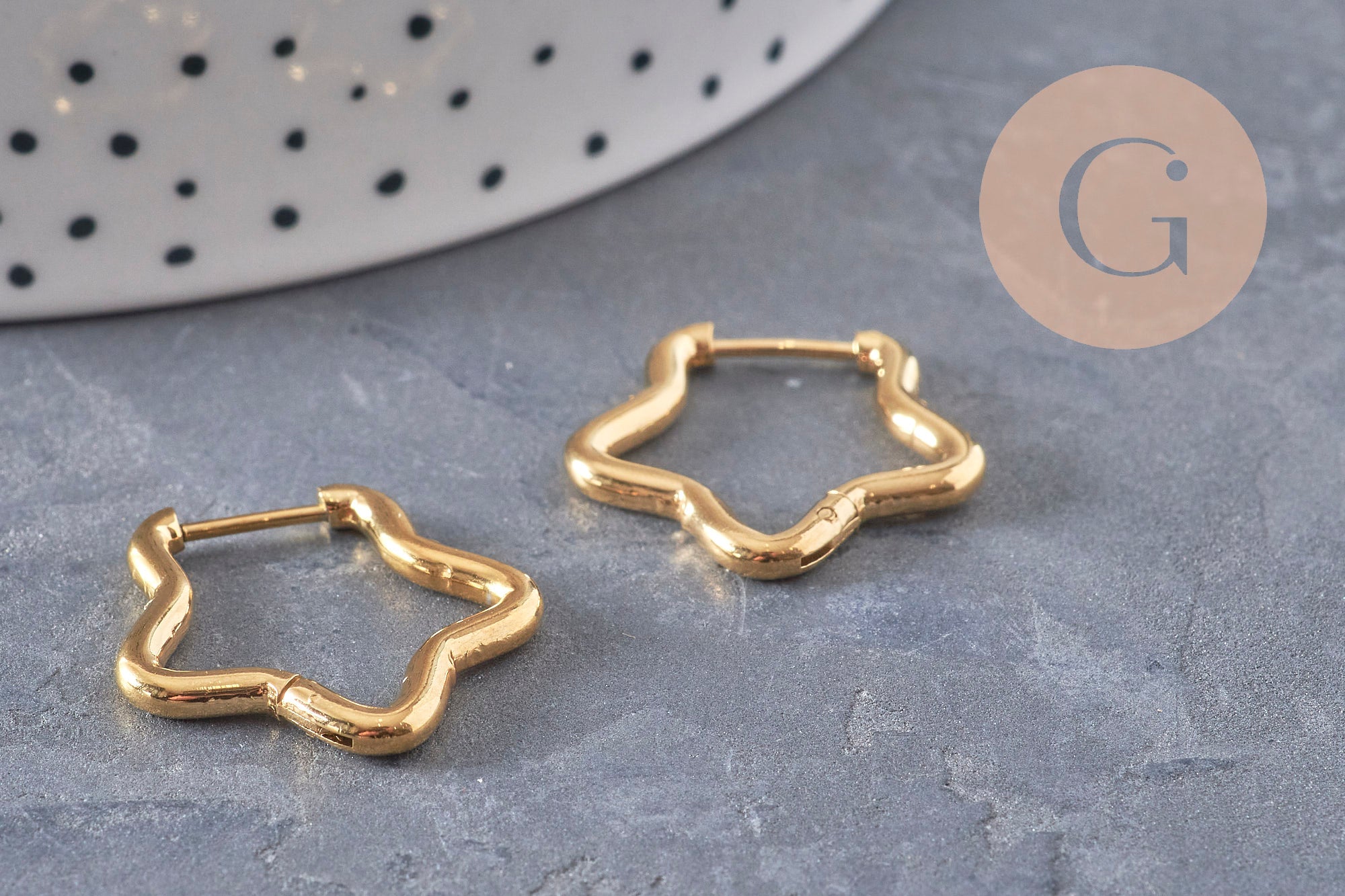 Créoles étoile acier 201 inoxydable doré 18K IP 23mm, la paire (G10966)