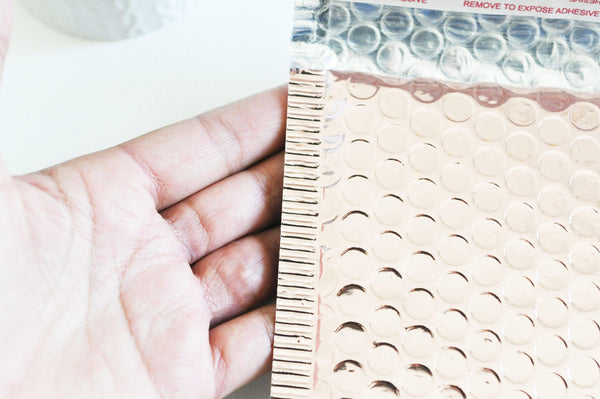 EP-Enveloppes à bulles en plastique rose clair brillant 150x130mm, x9 (G4796)