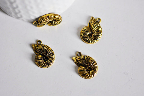 EP Pendentif coquillage doré, coquillage doré, argent tibétain,pendentif doré,coquillage or,création bijoux, x 5,23mm-G1302