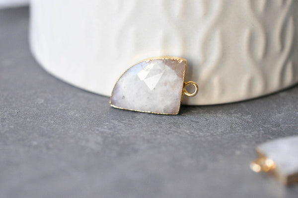 EP Pendentif corne pierre de lune naturelle 20.5mm x1 G6310