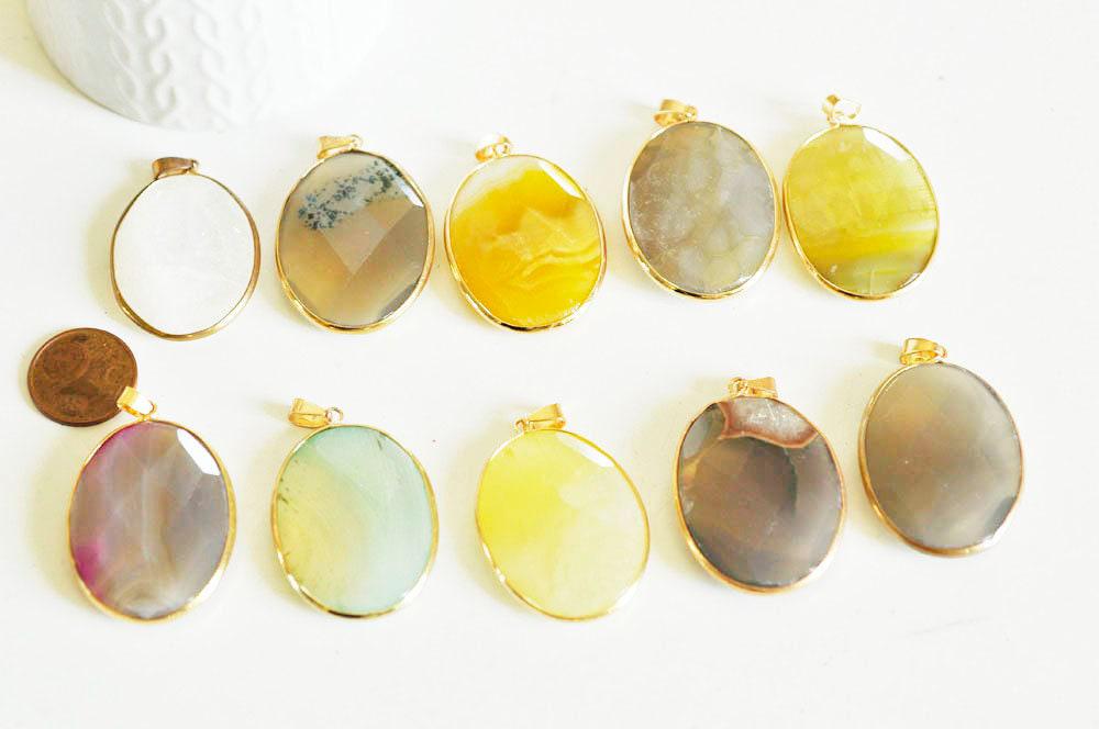 EP Pendentif doré agate colorée, fournitures créatives, pendentif pierre, support doré, création bijoux,agate,pierre naturelle,35-56mm-G2043