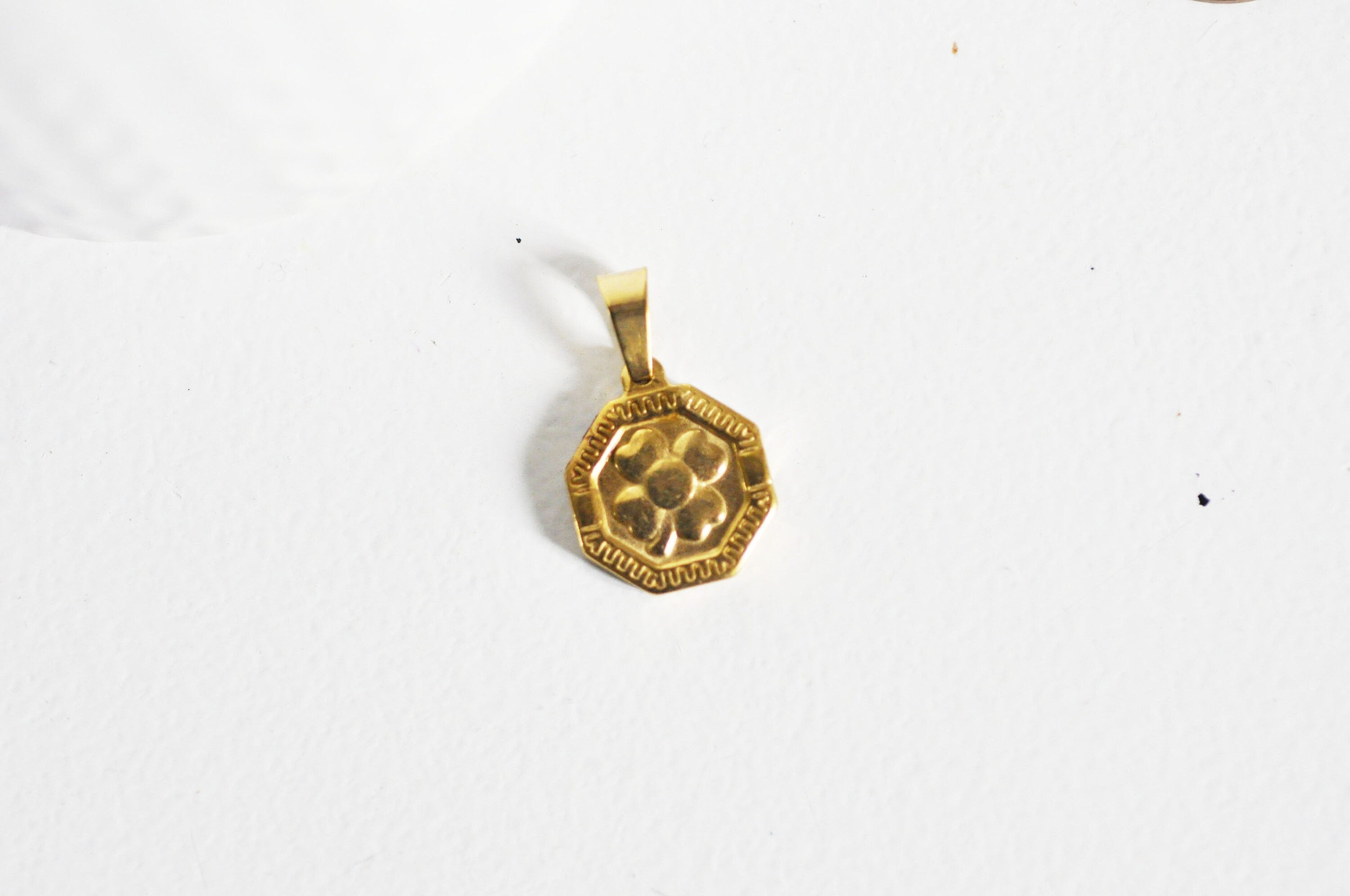 EP Pendentif médaille trèfle acier doré, pendentif doré,sans nickel,laiton doré, création bijoux,médaille or,18mm,G3061