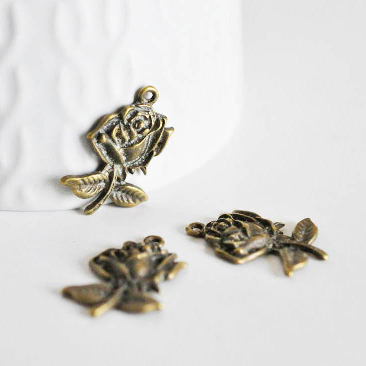 EP pendentif rose bronze,fleur, pendentif bronze,création bijoux, pendentif fleur,apprêt bronze,sans nickel, 2.5cm, les 5