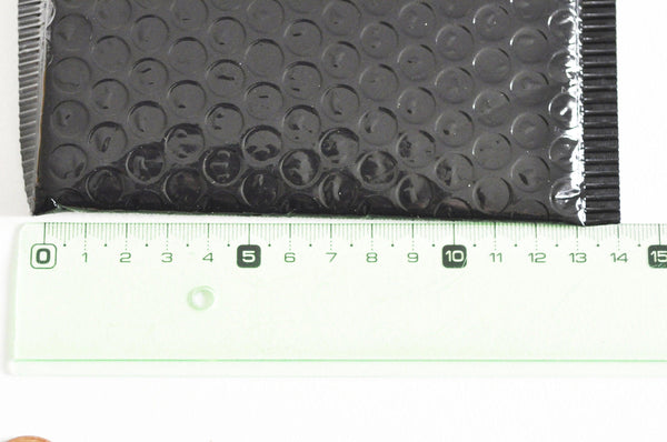 Enveloppes à bulles en plastique noir brillant 150x130mm, x10 (G3211)