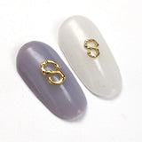 Lettre à coller zamac doré,fournitures à coller pour décorer pierres et bijoux en inclusion résine,8x6mm, x 2 (G3766)