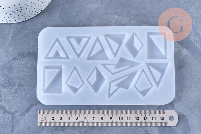 Moule triangle fabrication boucles pendentif résine, un moule en silicone pour réaliser des bijoux avec inclusion en résine, x1 (G6301)