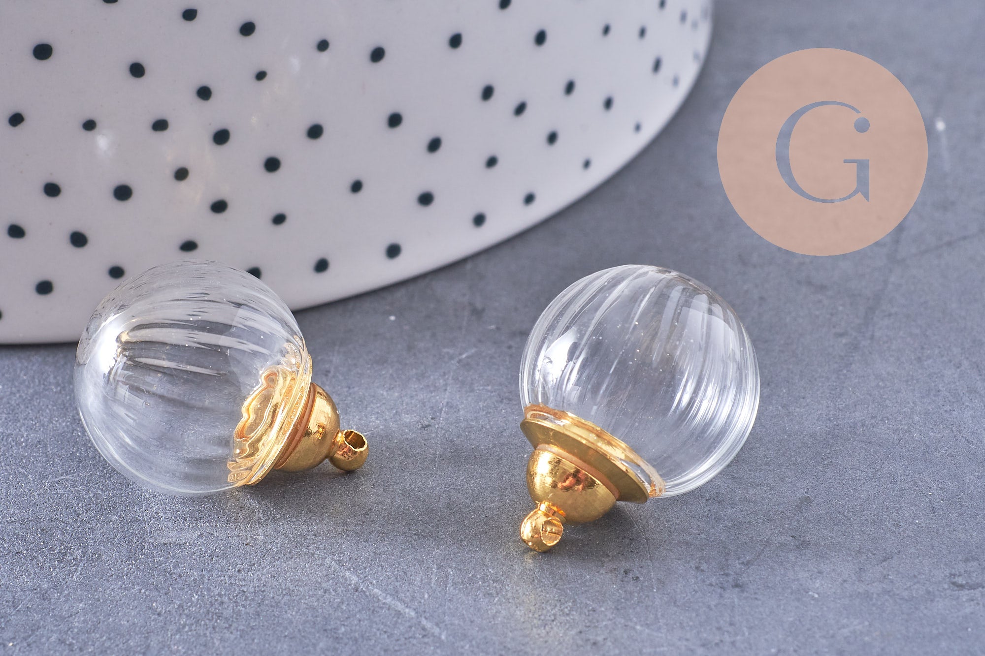 Pendentif Bouteille bulle en verre et bouchon en laiton doré 27mm, x1 (G10617)