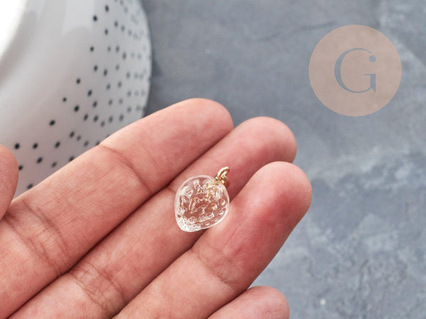 Pendentif Fraise verre transparent fer doré 17mm, collier pendentif , x1 (G9043)