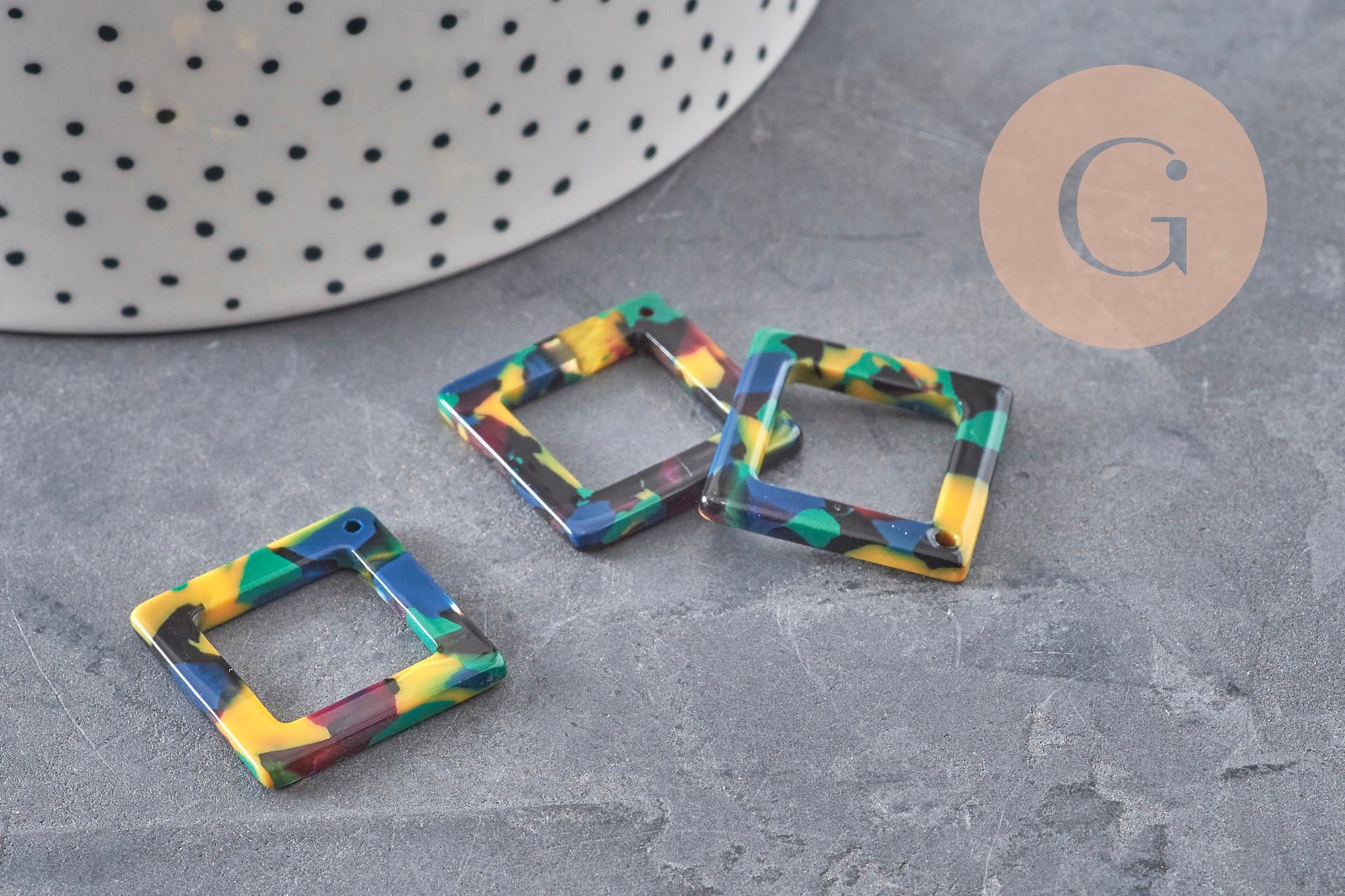 Pendentif carre coloré acetate 30.5mm,connecteur plastique, x5 (G0225)